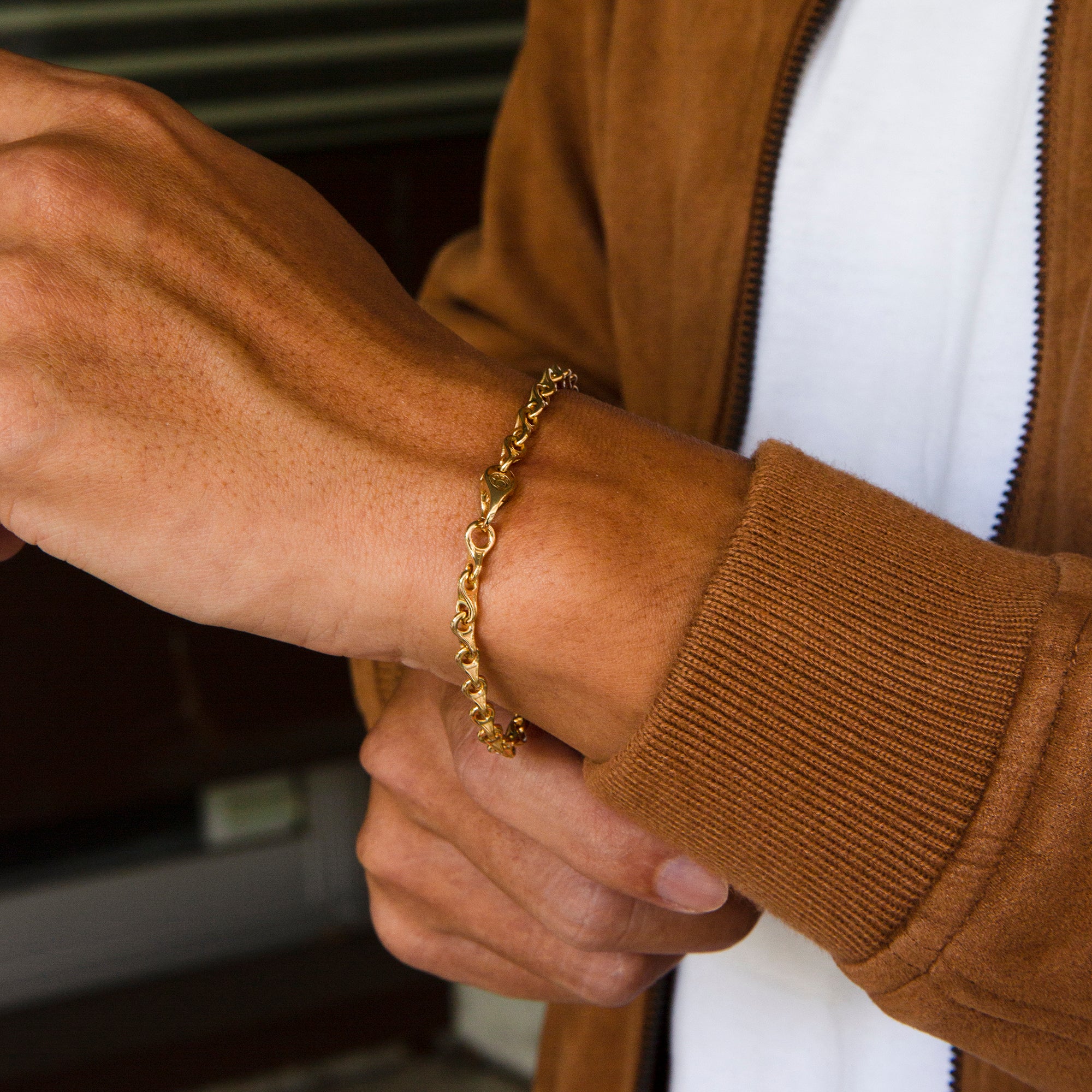 18k Gold Teardrop Chain Bracelet - Image 5