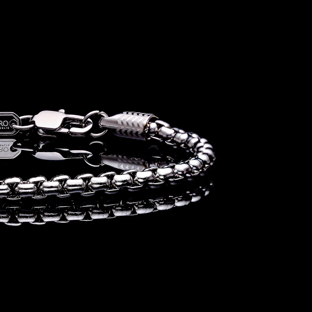 Laurel Box Chain Bracelet | Silver Color - Image 2