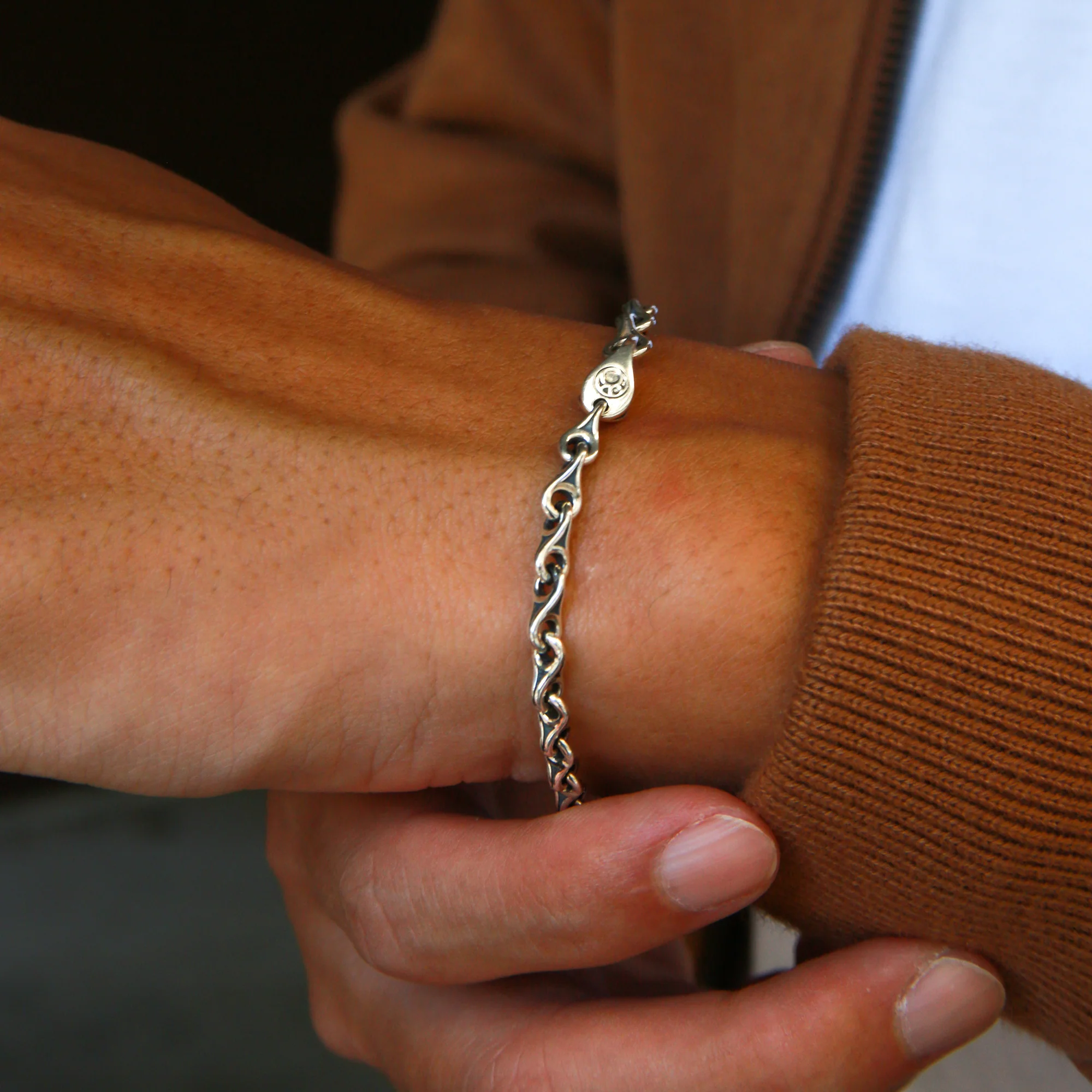 Silver Teardrop Chain Bracelet - Image 6